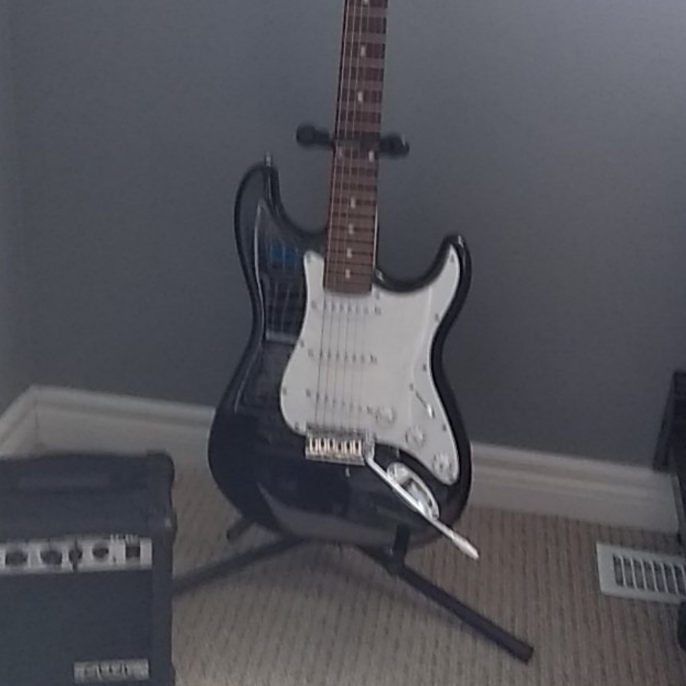 George Washburn limited guitar and amp - Picture 1 of 3